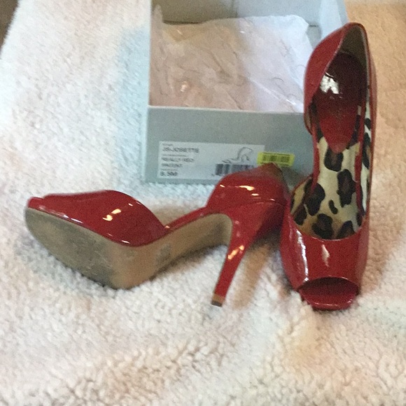 Really Red Patent Leather - Picture 2 of 2